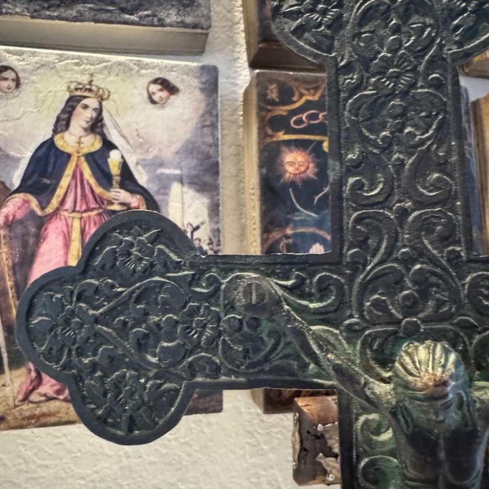 Antique Ornate Metal Crucifix with Intricate Detailing - Picture 10 of 13